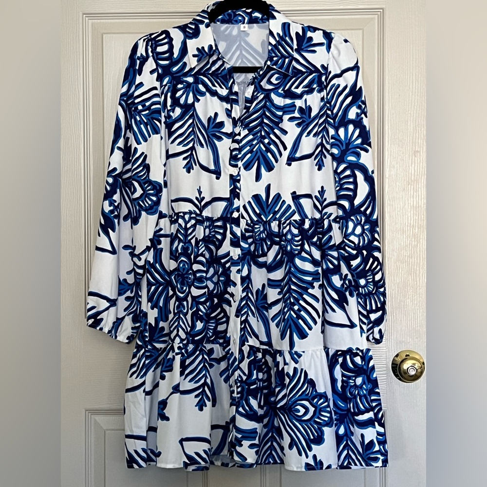 Delft blue pattern mini dress. Long sleeve. Size S/M